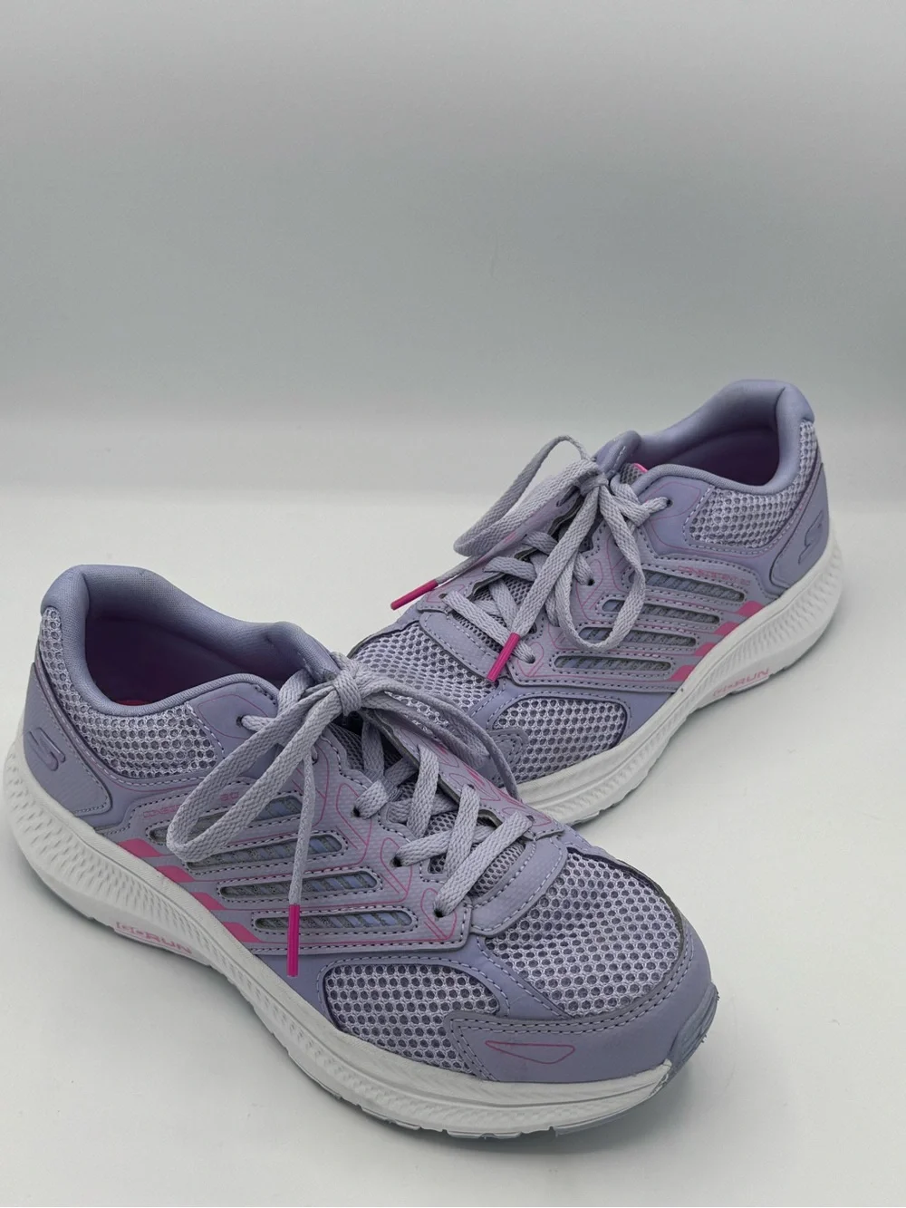 Skechers GO RUN Consistent 2.0 Low Top Sneakers Lilac and Pink- New